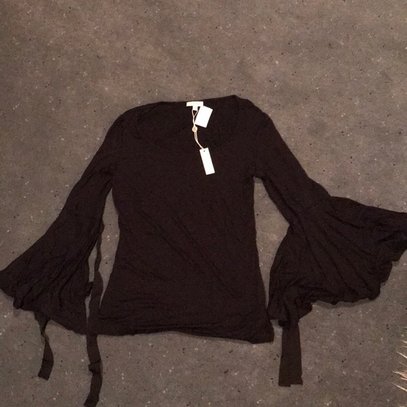 NWT Max Studio women’s flared sleeve top! - Picture 3 of 5